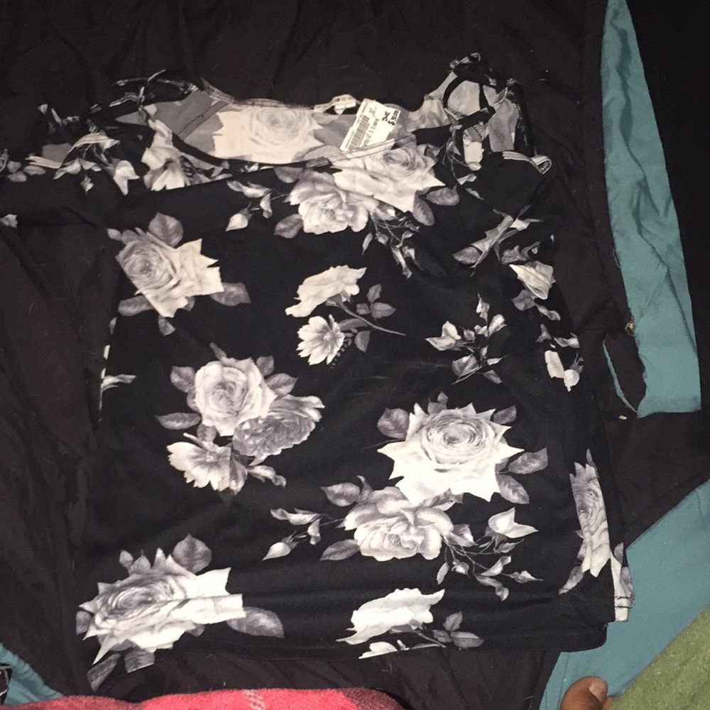 T - shirt with cross straps